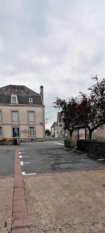 La Petite Maison Des Artiste Saint-Sulpice-les-Feuilles Exterior foto